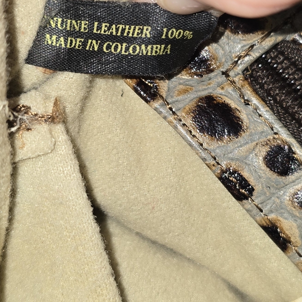 Chic Crocodile Patterned Shoulder Bag - image 4